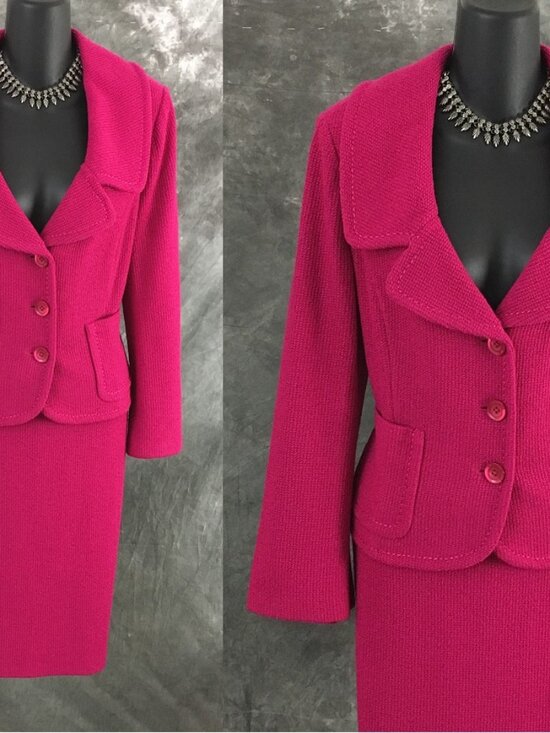 St. John Dresses & Skirts - BEAUTIFUL st john knit pink jacket skirt suit size 10